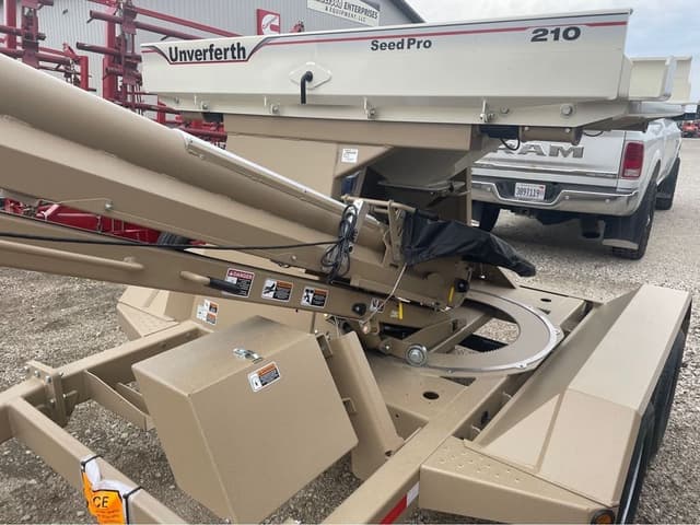 Image of Unverferth Seed Pro 210 equipment image 3