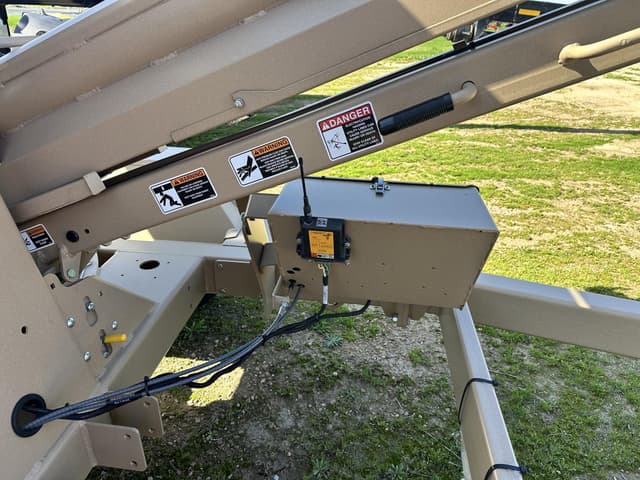 Image of Unverferth Seed Pro 210 equipment image 2