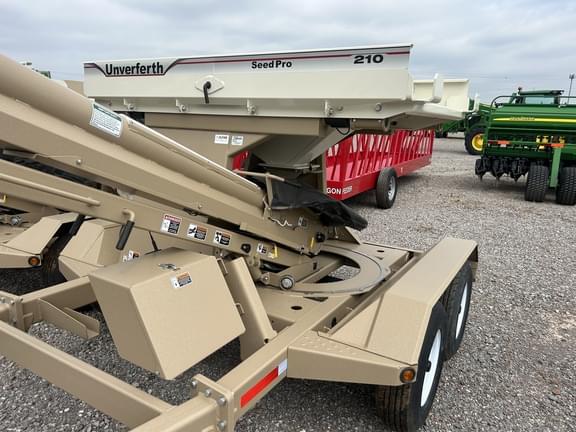 Image of Unverferth Seed Pro 210 equipment image 3