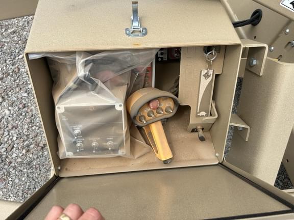 Image of Unverferth Seed Pro 210 equipment image 4