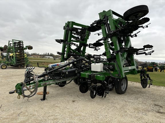 2024 Unverferth 2500 Equipment Image0