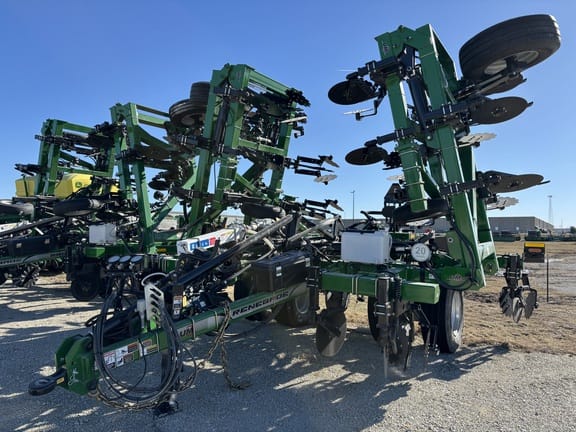 2024 Unverferth 2500 Equipment Image0