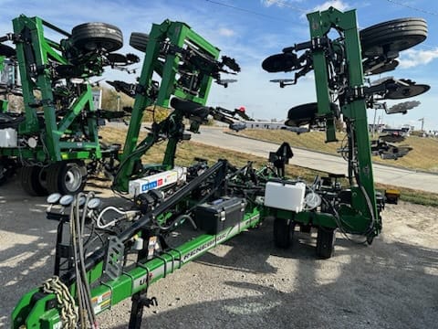 2024 Unverferth 2500 Equipment Image0