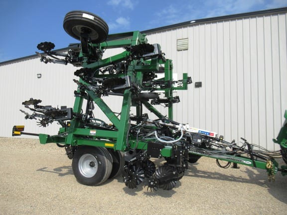 2024 Unverferth 2500 Equipment Image0