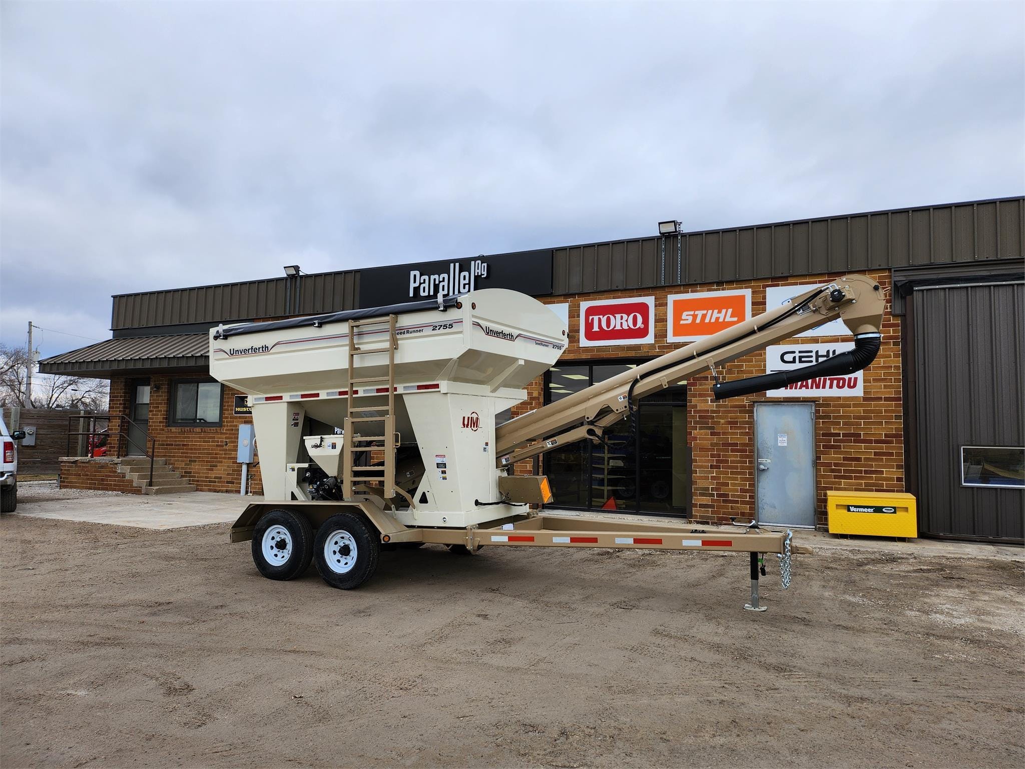 2024 Unverferth 2755 Equipment Image0