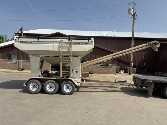 Image of Unverferth Seed Runner 3755XL equipment image 4