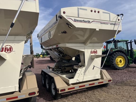 Image of Unverferth Seed Runner 3755XL equipment image 2