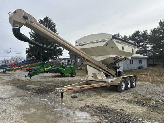 2024 Unverferth Seed Runner 3755XL Equipment Image0