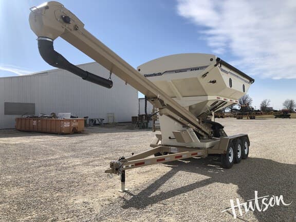 Image of Unverferth Seed Runner 3755XL equipment image 2