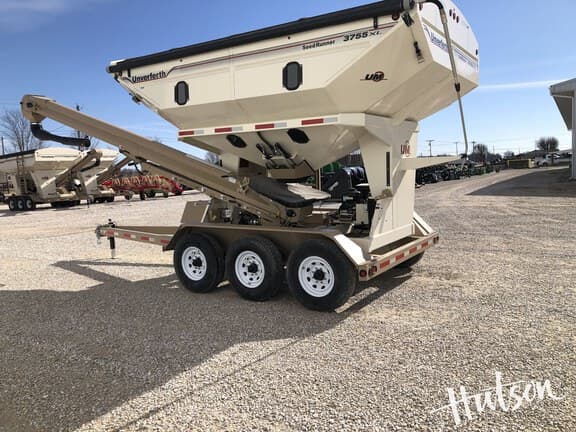 Image of Unverferth Seed Runner 3755XL equipment image 3