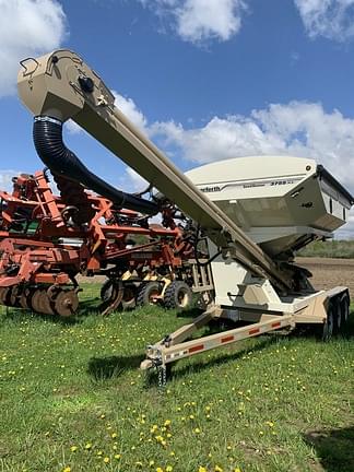 Image of Unverferth Seed Runner 3755XL equipment image 3