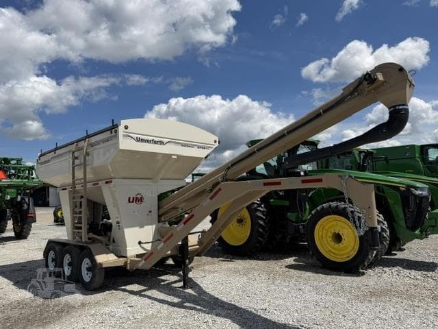 Image of Unverferth Seed Runner 3755XL equipment image 2