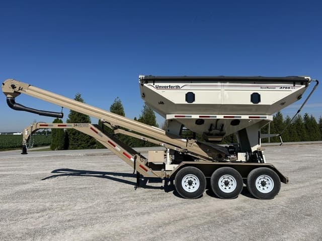Image of Unverferth Seed Runner 3755XL equipment image 2
