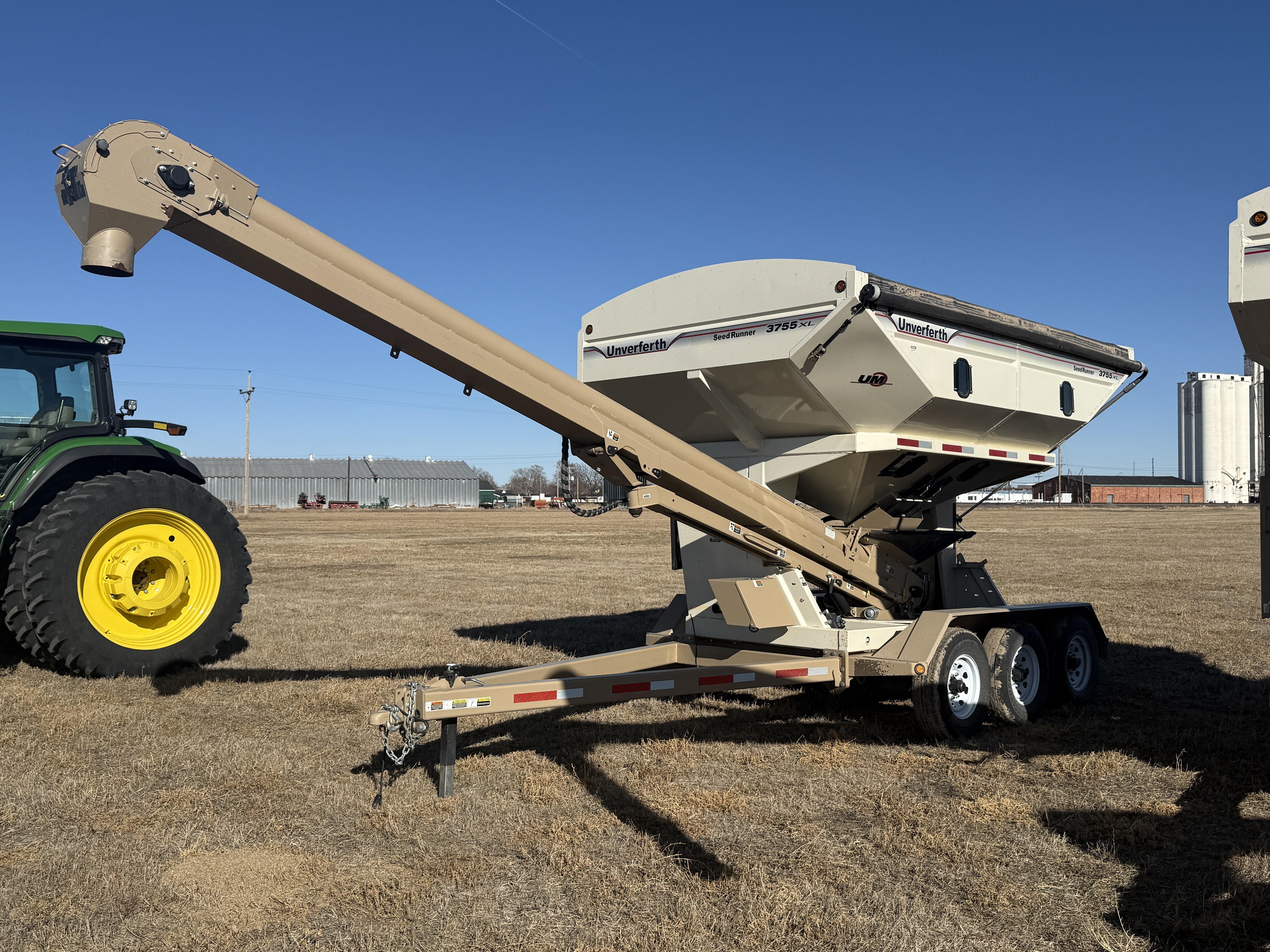 Main image Unverferth Seed Runner 3755XL