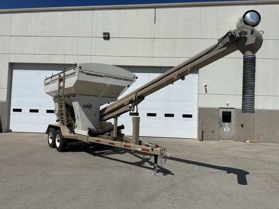 2024 Unverferth 3955DXL Equipment Image0