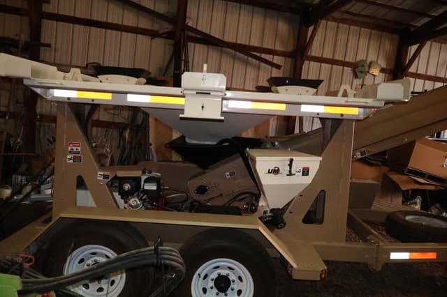 Image of Unverferth 410XL equipment image 4