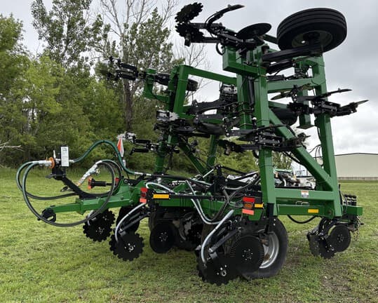 Image of Unverferth 2500 equipment image 2