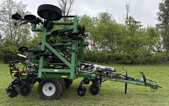 Image of Unverferth Renegade 3500 equipment image 1