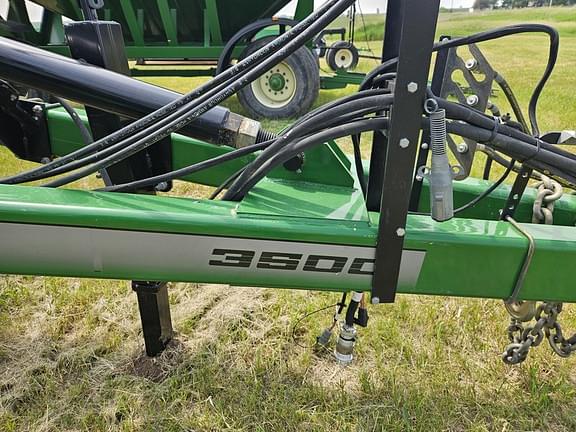 Image of Unverferth Renegade 3500 equipment image 2