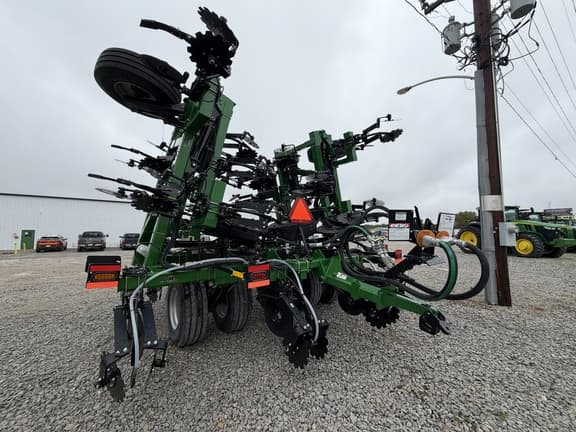 Image of Unverferth Renegade 3500 equipment image 4