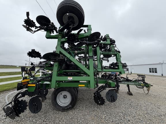 Image of Unverferth Renegade 3500 equipment image 2