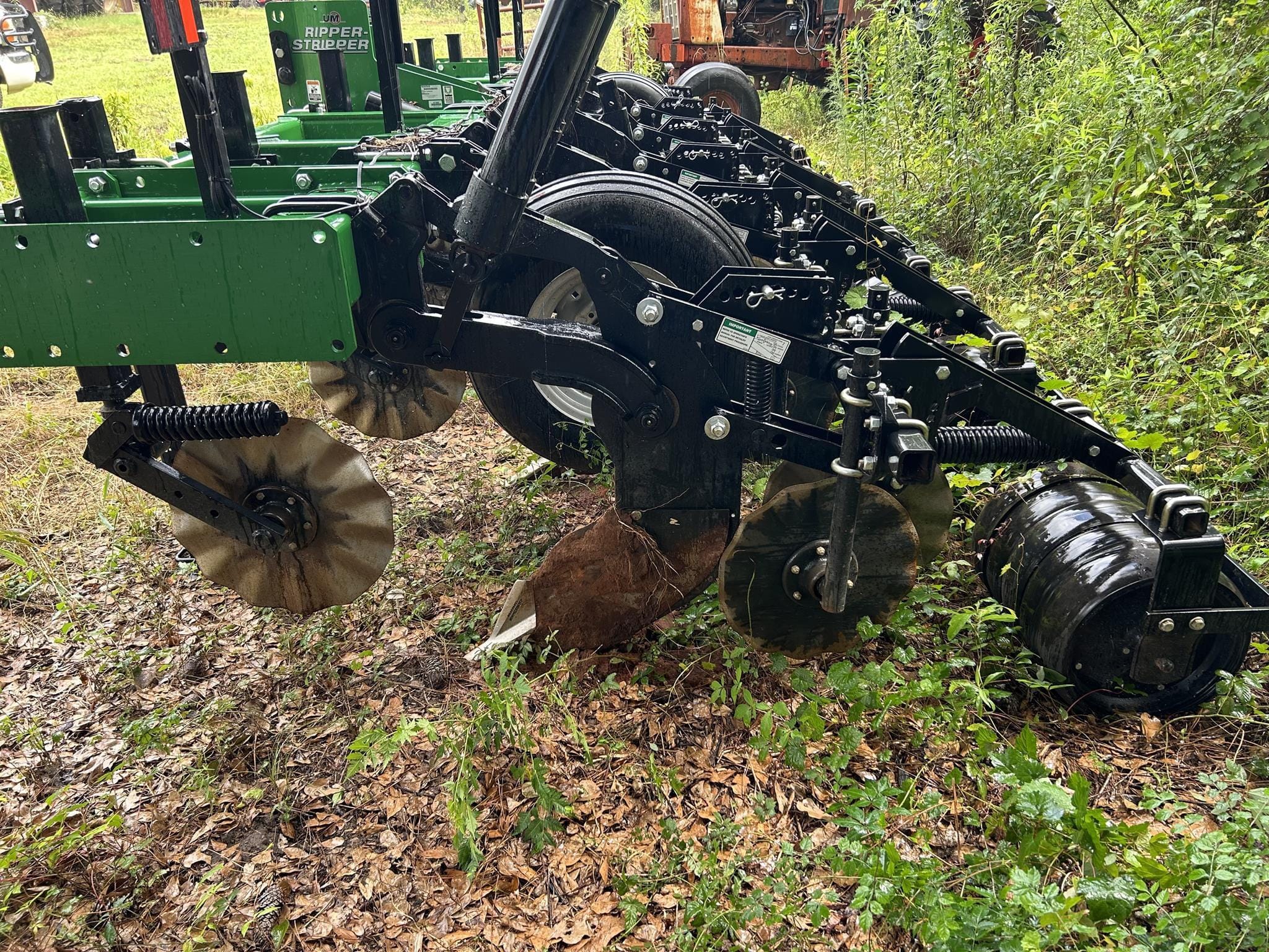 2024 Unverferth Ripper-Stripper 332 Equipment Image0