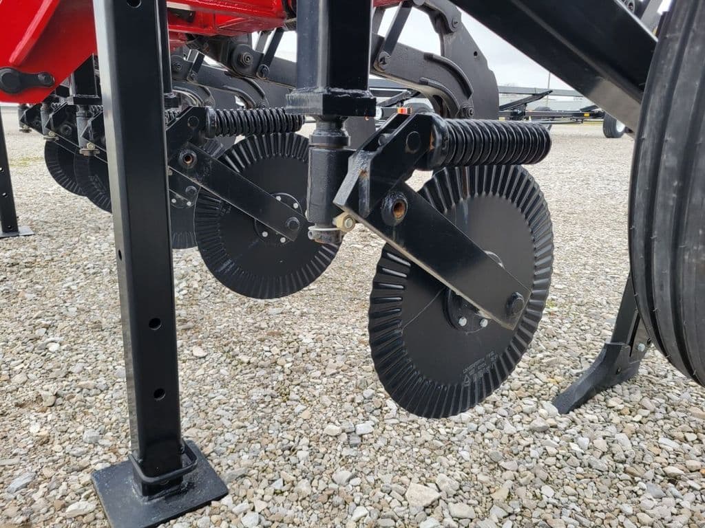 Image of Unverferth Zone-Builder 132 Image 1