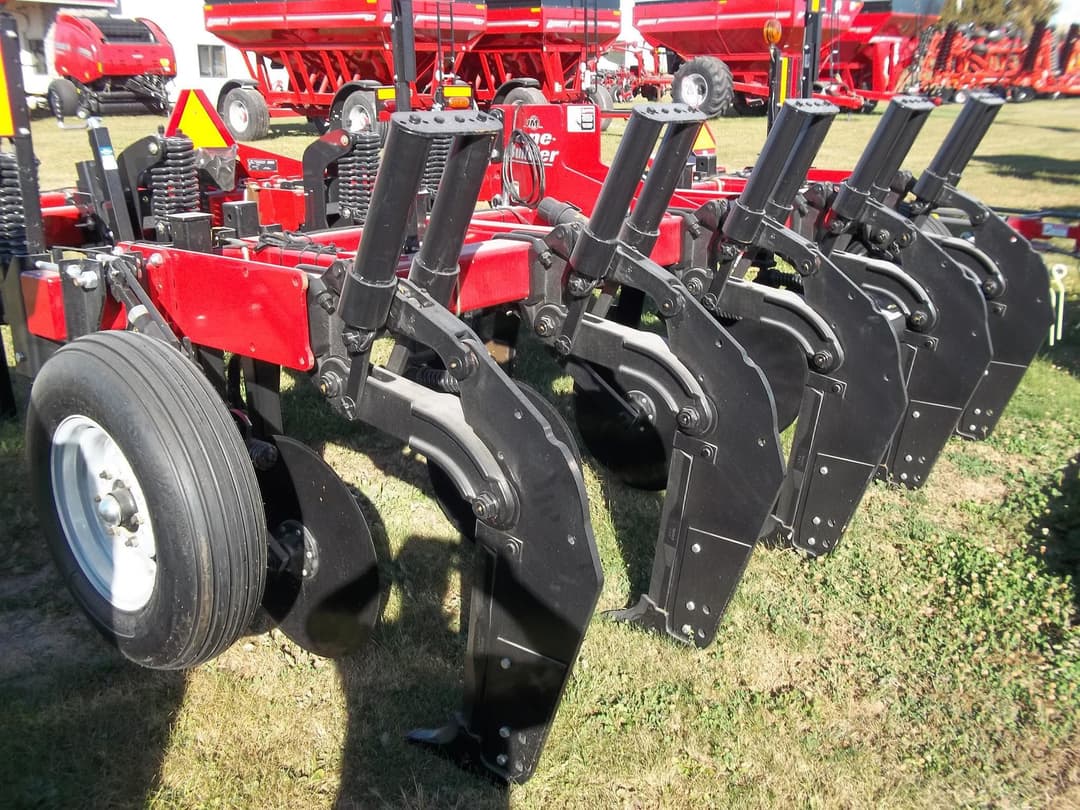 Image of Unverferth Zone-Builder 132 Image 1