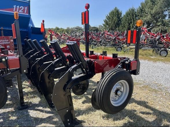 Image of Unverferth Zone-Builder 132 Image 1