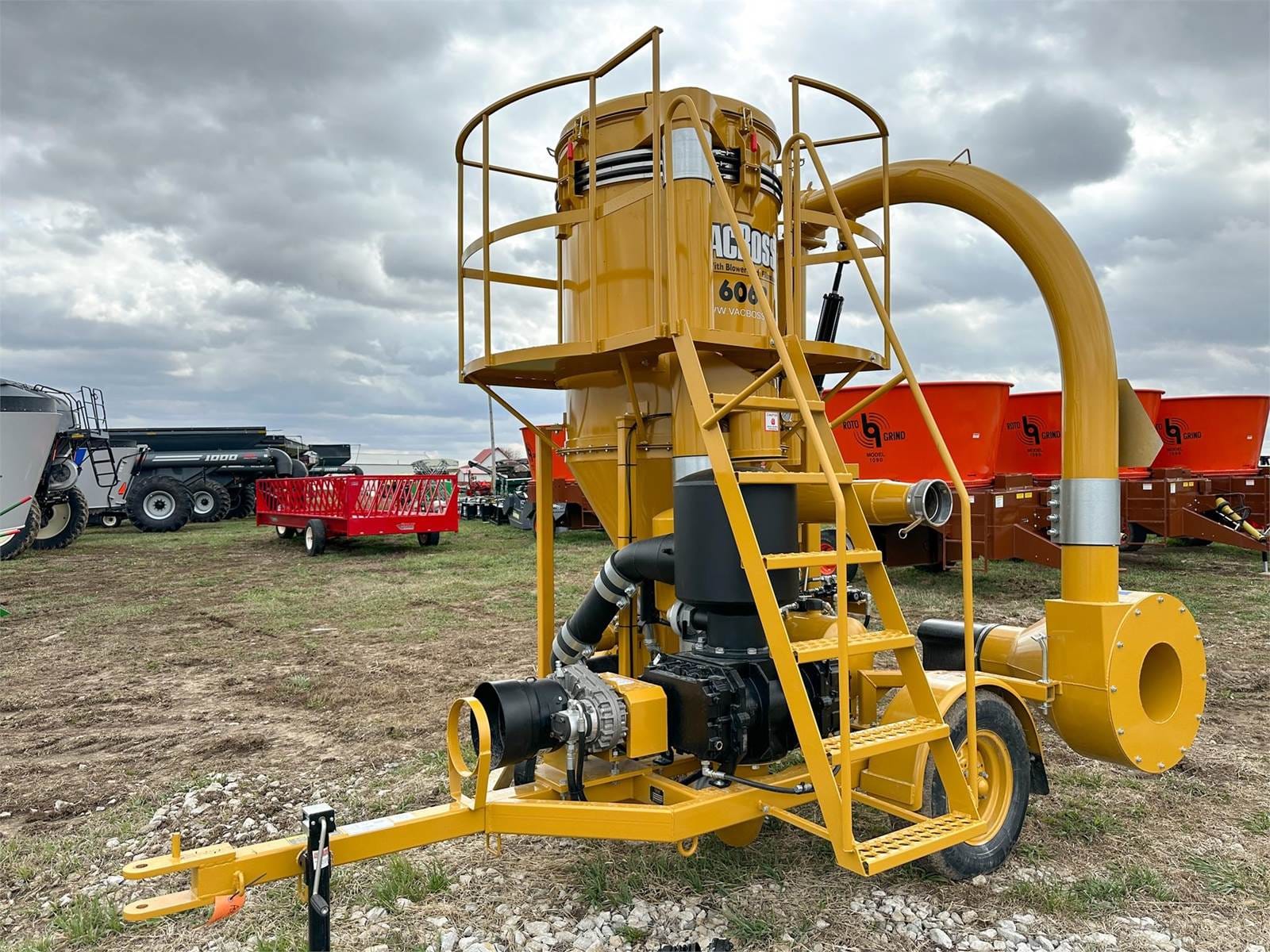 2024 VACBOSS 6068 Equipment Image0