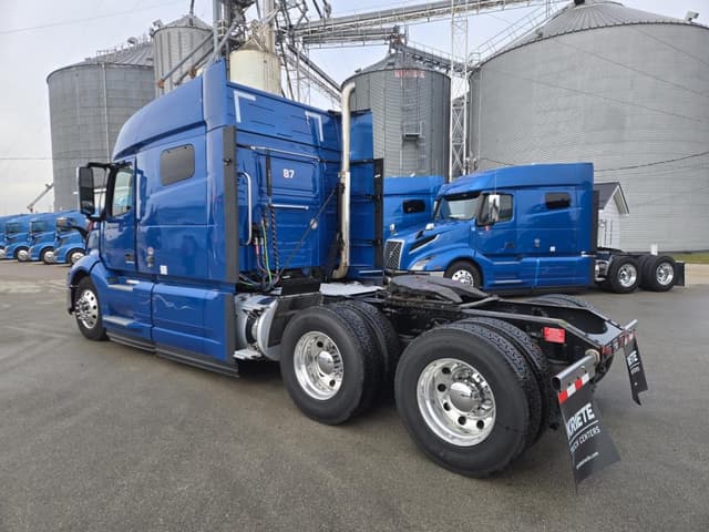 Image of Volvo VNL equipment image 2