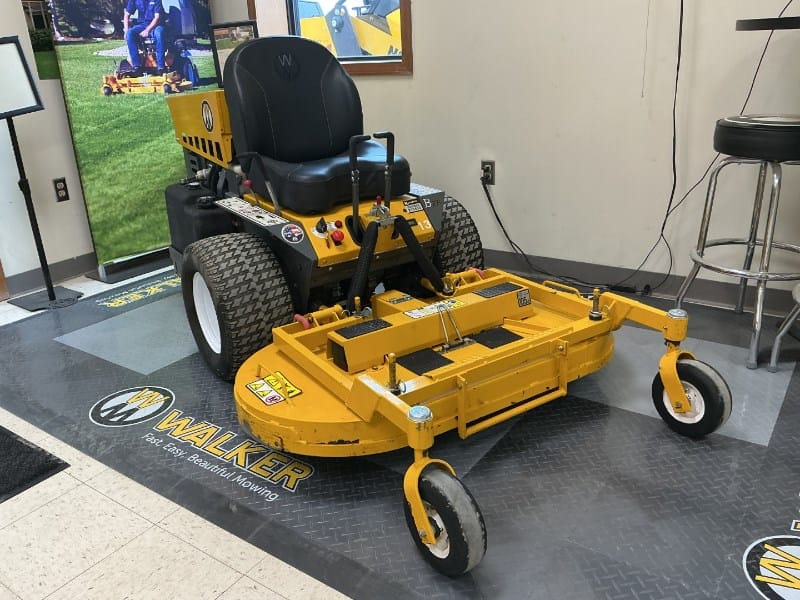 2024 Walker MB27I Equipment Image0