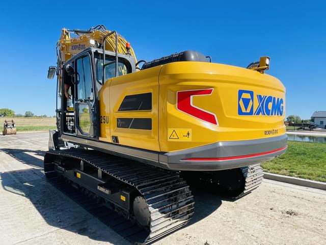 Image of XCMG XE225U equipment image 2