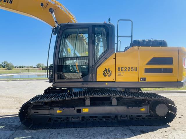 Image of XCMG XE225U equipment image 3