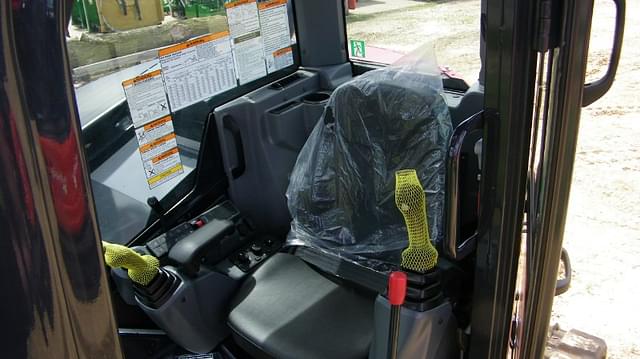 Image of Yanmar VIO80 equipment image 2
