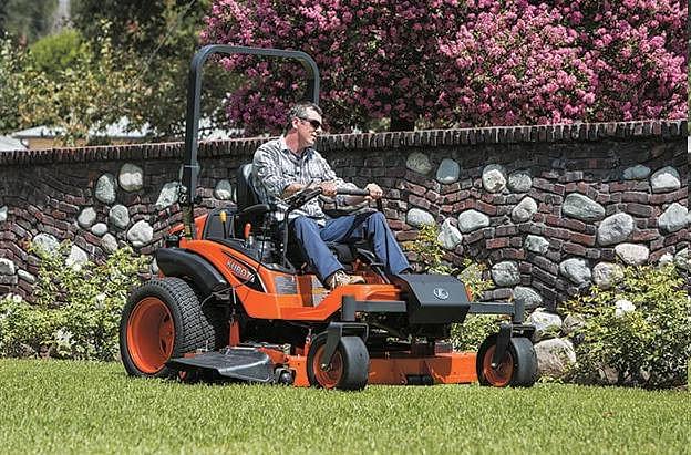 Image of Kubota ZD1211-60 equipment image 2