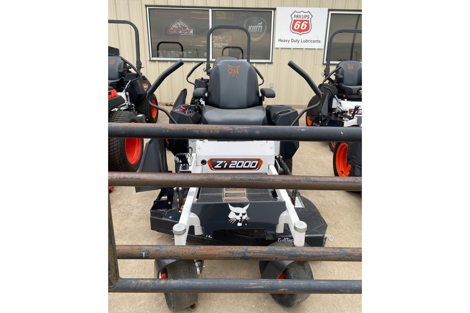 Bobcat ZT2000 Equipment Image0