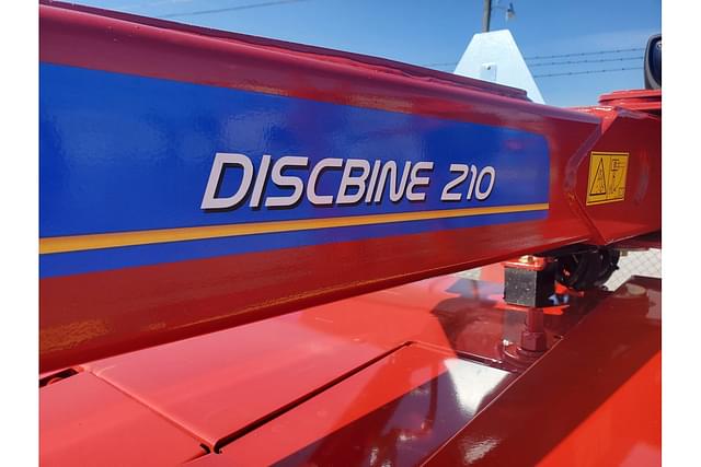 Image of New Holland 210 equipment image 4