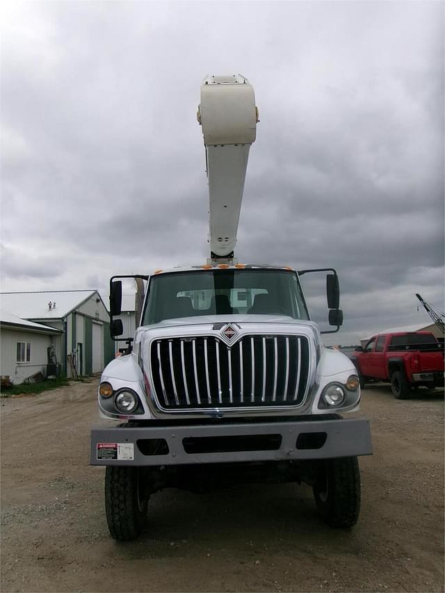 Image of International Workstar 7300 equipment image 4