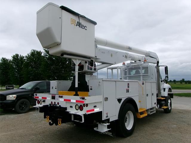 Image of International Workstar 7300 equipment image 3