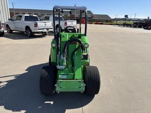 2025 AVANT 528 Image