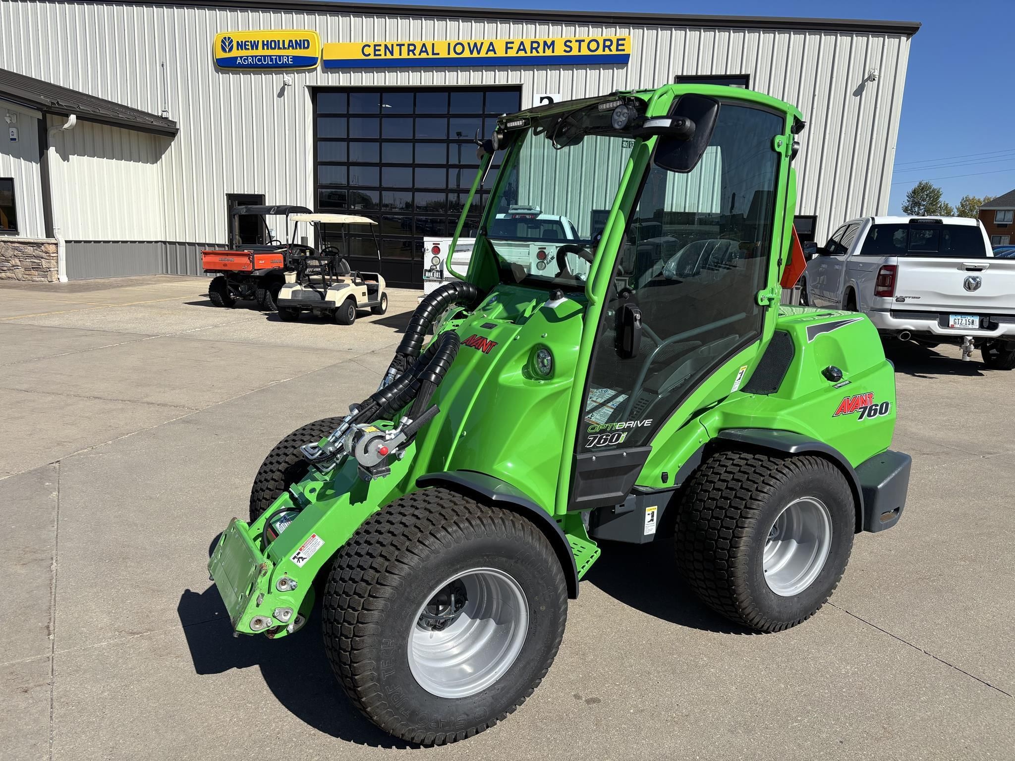 2025 AVANT 760I Equipment Image0