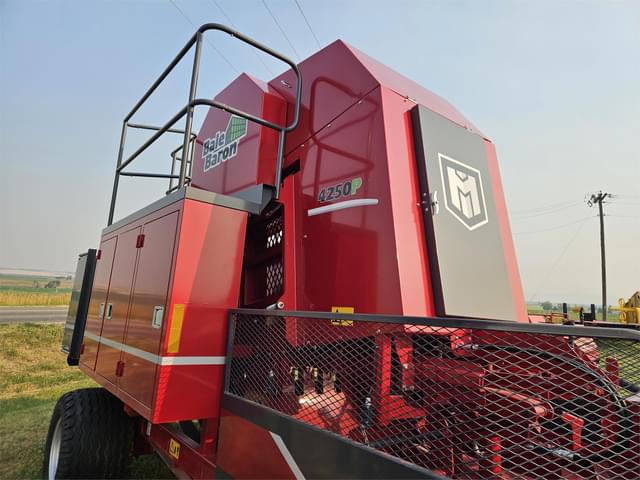 Image of Bale Baron 4250P equipment image 2