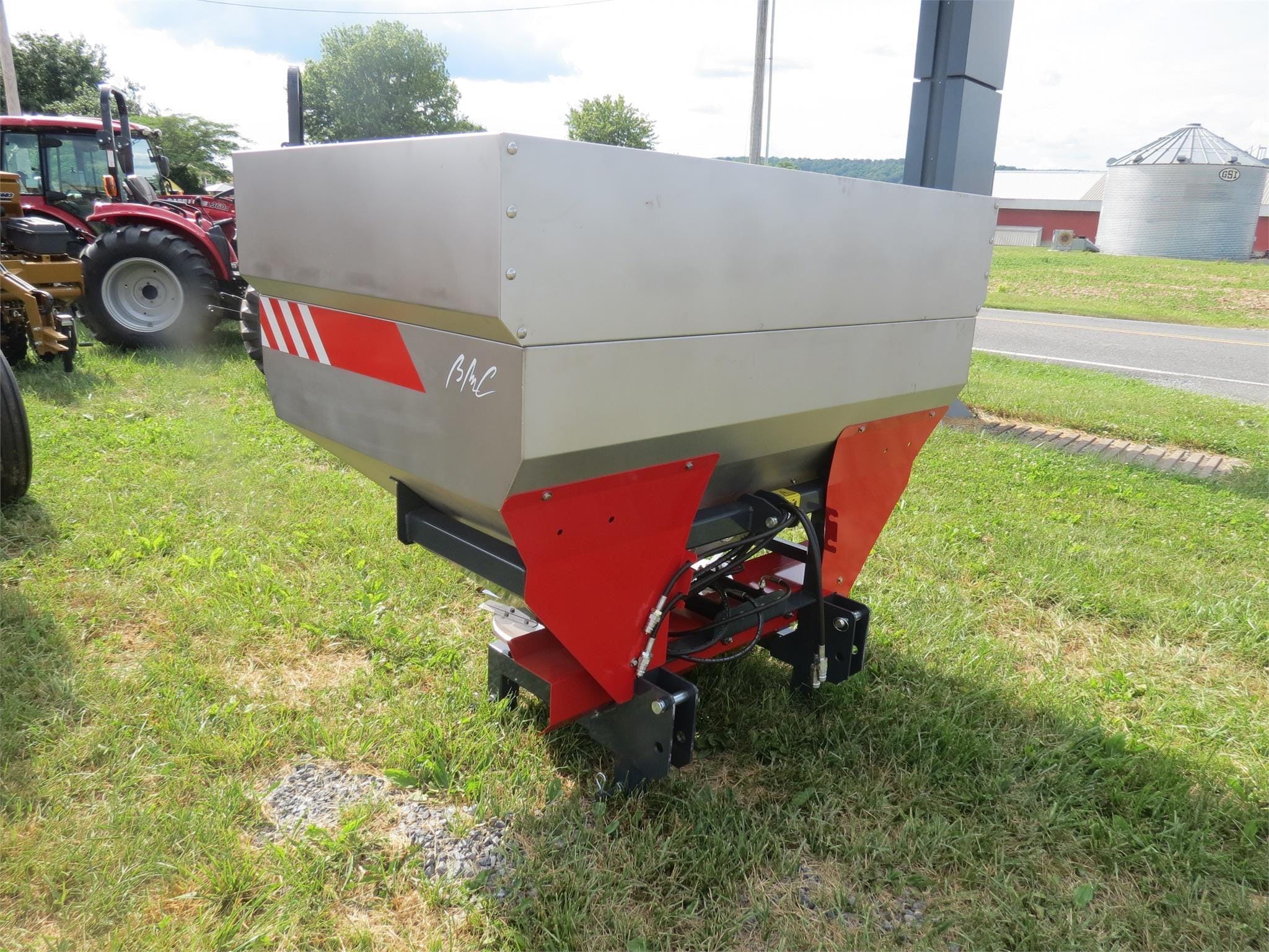2025 BMC Syntra 1500 Equipment Image0
