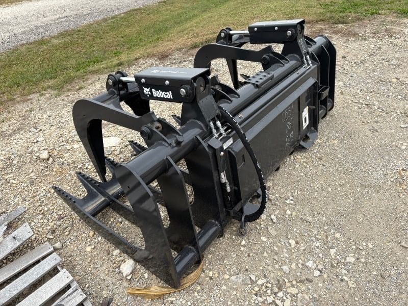 2025 Bobcat Root Grapple Equipment Image0