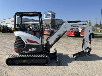 Main image Bobcat E26