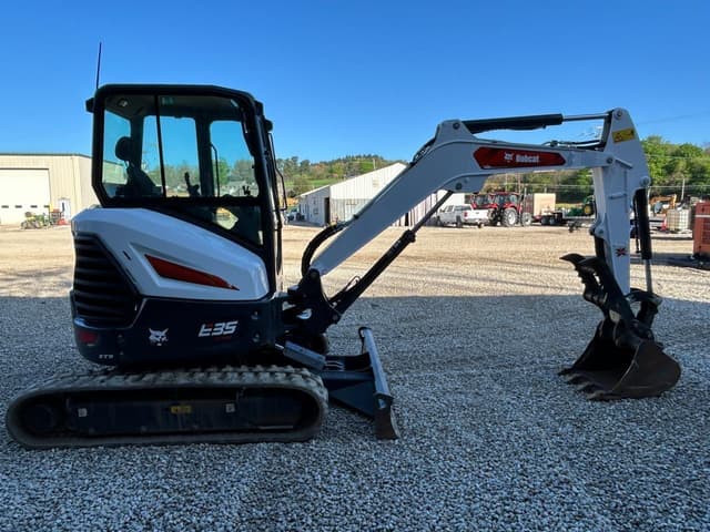 Image of Bobcat E35 equipment image 4