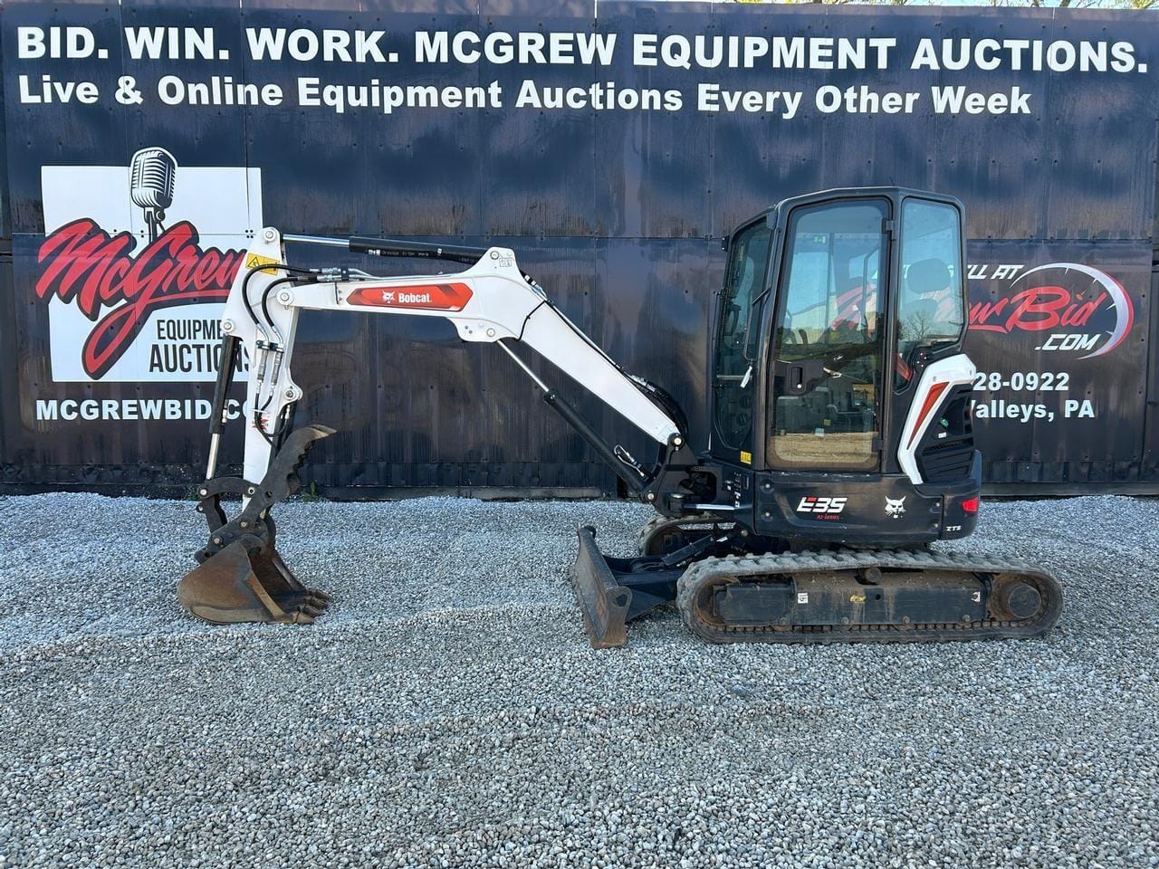 2025 Bobcat E35 Equipment Image0