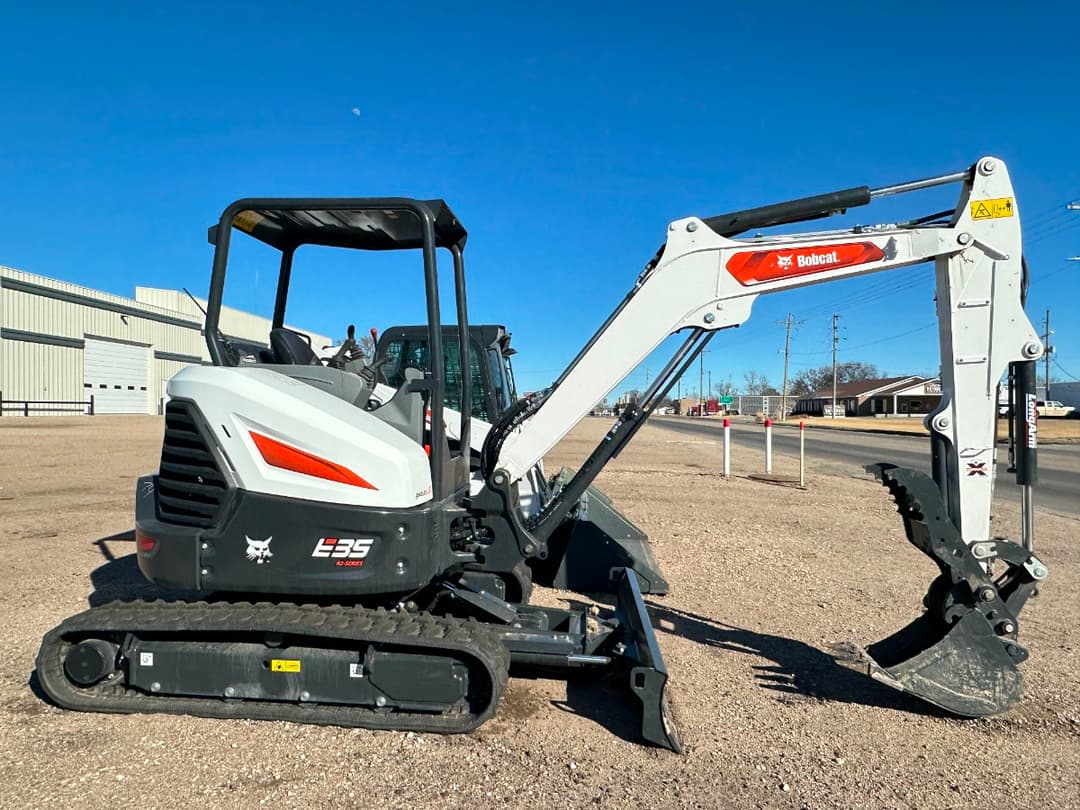 Image of Bobcat E35 Image 1