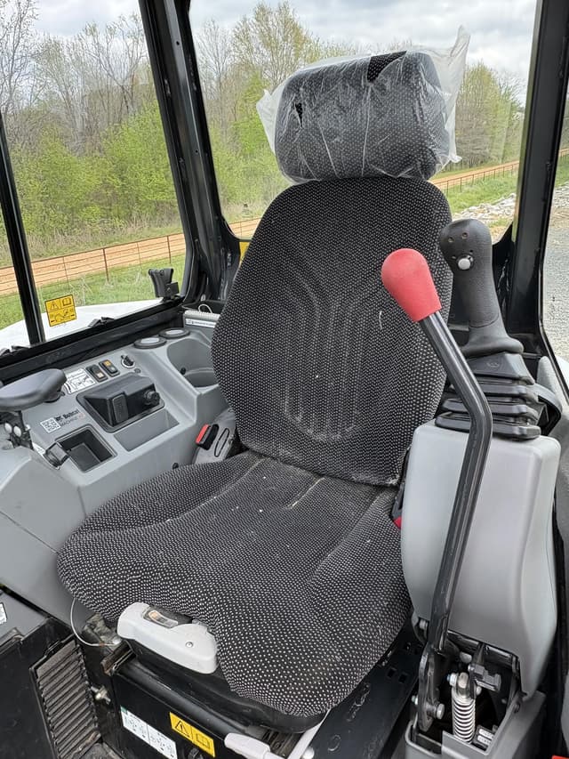 Image of Bobcat E55R2 equipment image 3